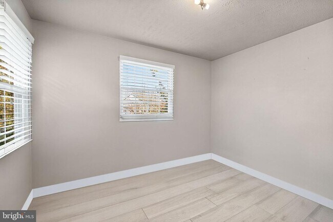 Building Photo - 13847 Lord Fairfax Pl