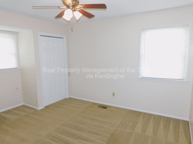 Building Photo - 905 Tipperary Dr