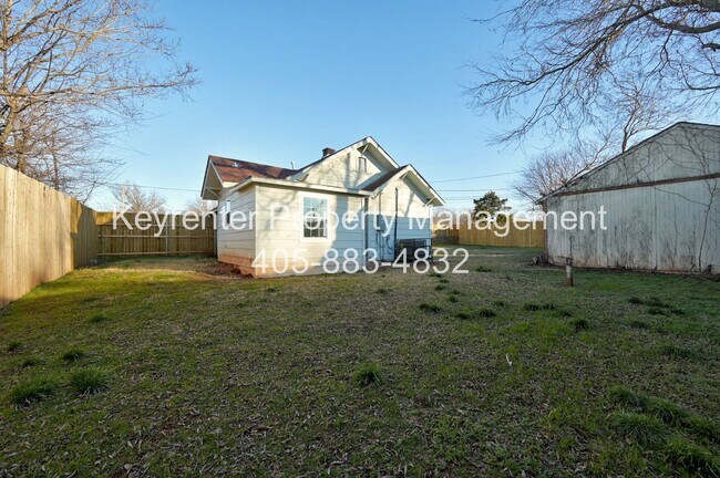 Building Photo - 2709 N Fonshill Ave