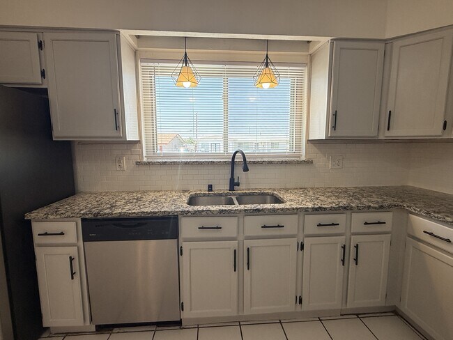 Building Photo - 7201 Armistad Ave