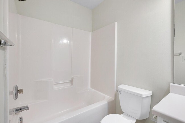 Building Photo - 812 Walnut Woods Dr