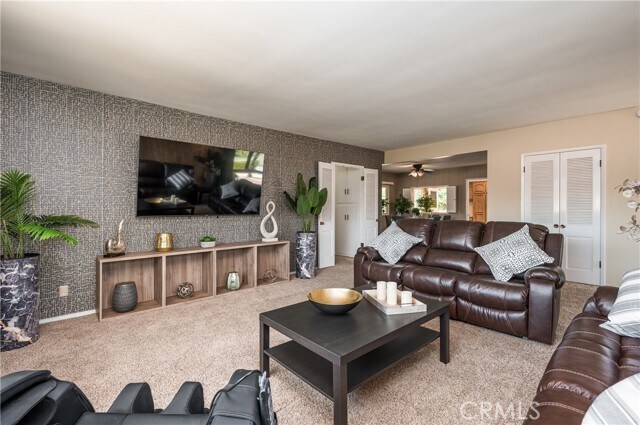 Building Photo - 2328 E Vine Ave