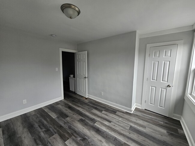 Building Photo - 6921 Holabird Ave