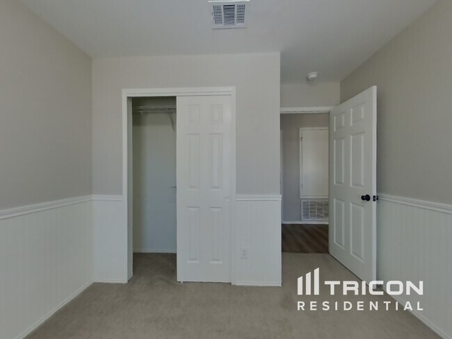 Building Photo - 145 Willow View