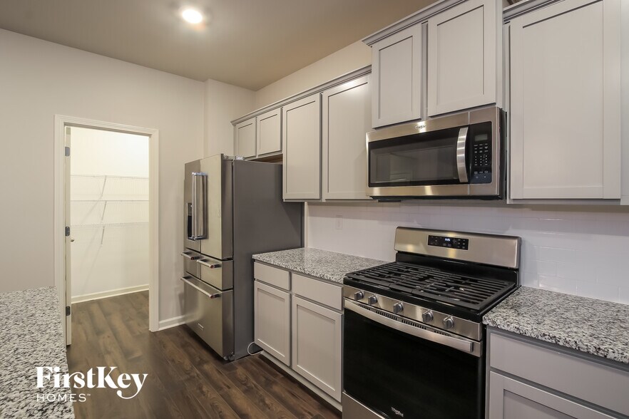 Building Photo - 3282 Hawthorn Farm Blvd