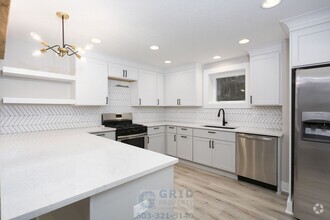 Building Photo - GPM670 - SE 35th Pl (T2)