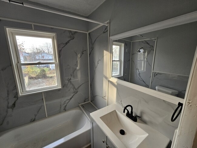 Building Photo - 1850 E 32nd St