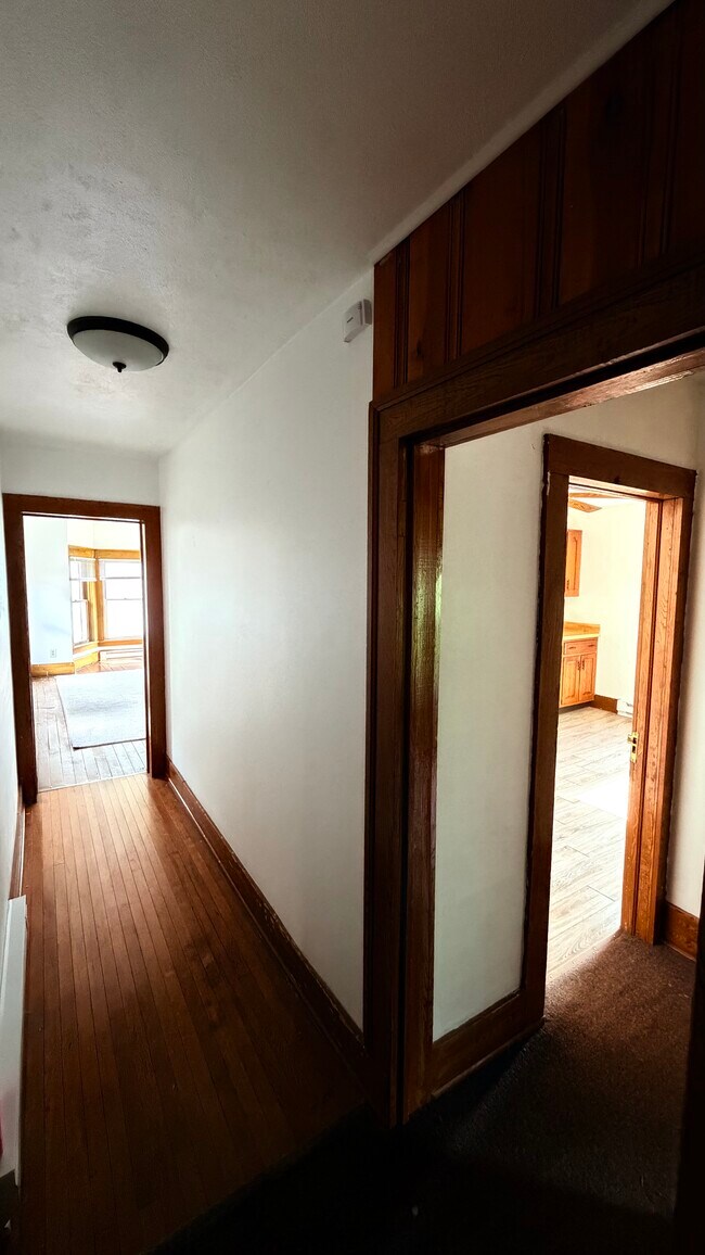 Building Photo - 2 Bed 1 Bath Unit For Rent Tionesta PA
