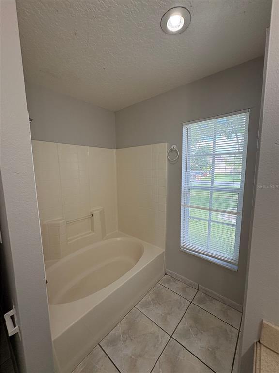 Building Photo - 305 Colonade Ct