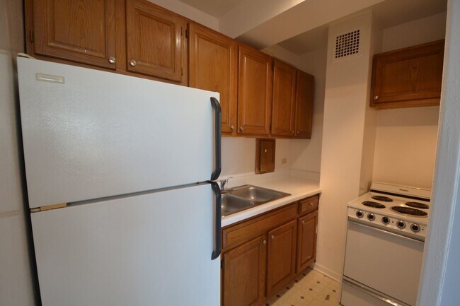 Building Photo - 4180 N Marine Dr