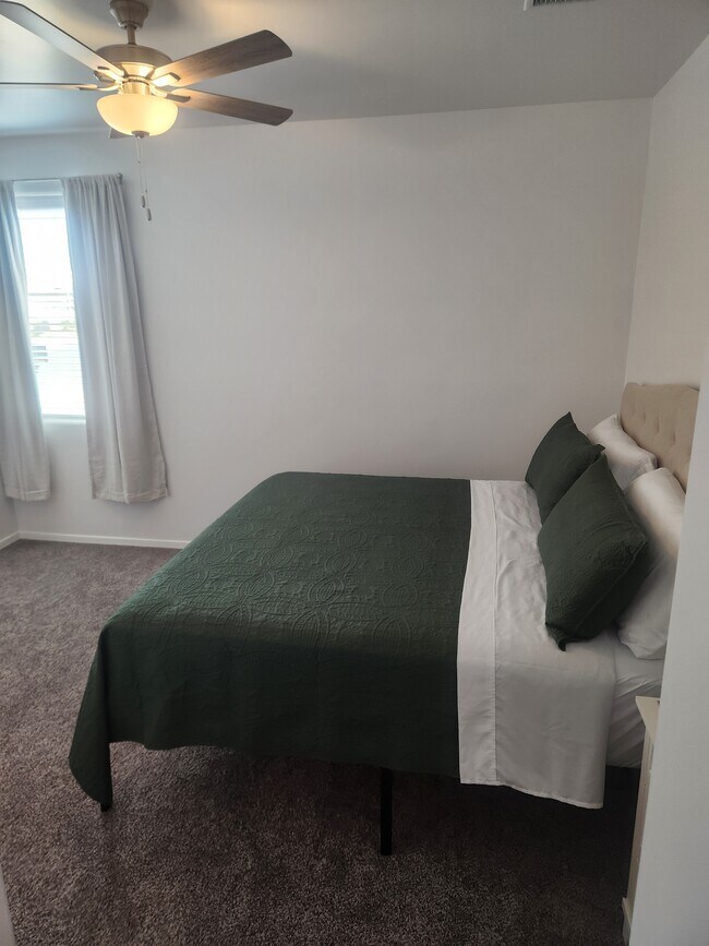 Building Photo - 3098 Gladstone St