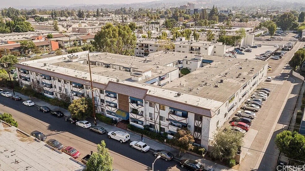 Building Photo - 18530 Hatteras St