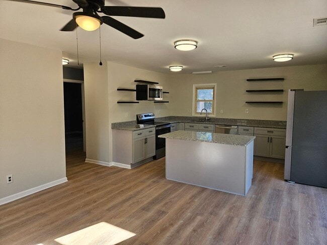 Building Photo - Beautiful Updated 2 bedroom, 1 bath home - Rocky Point