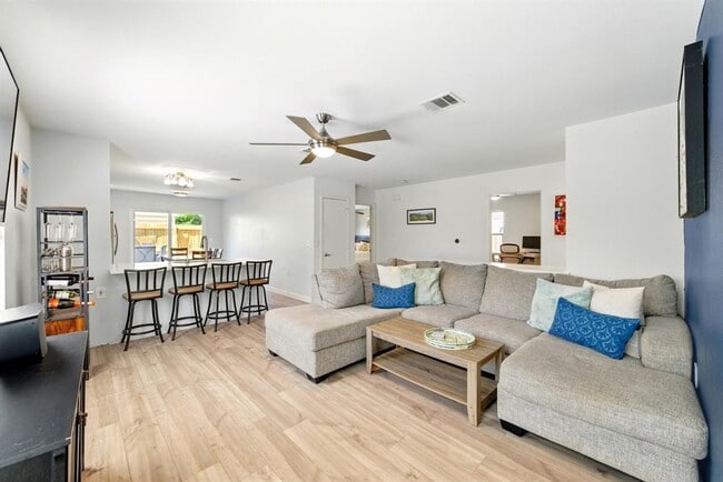 Building Photo - 5307 Apple Orchard Ln
