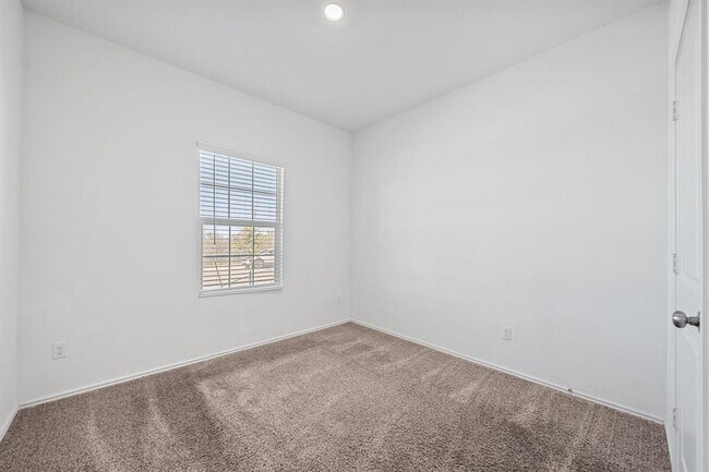 Building Photo - 13601 Mussel Rn