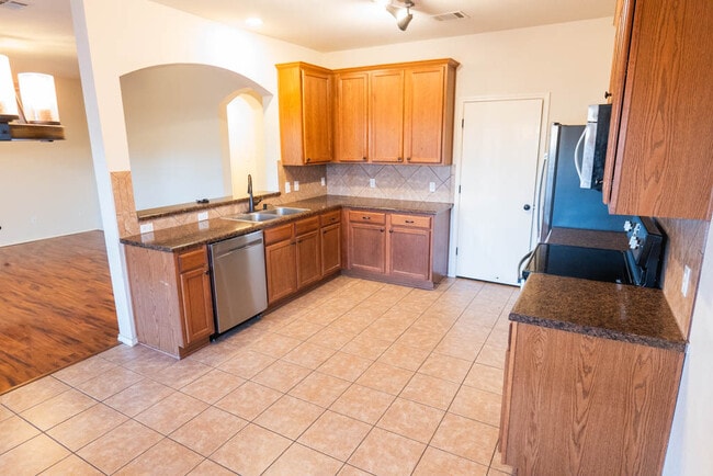 Building Photo - 404 Grisham Dr