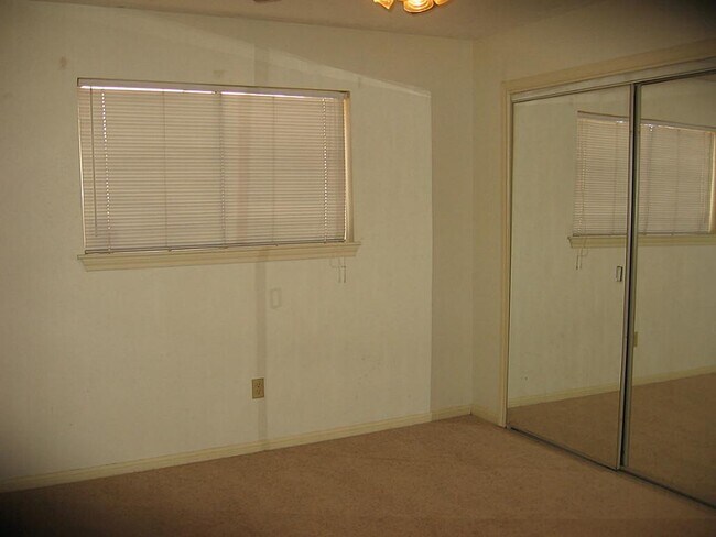 Building Photo - 25407 Tuckahoe Ln