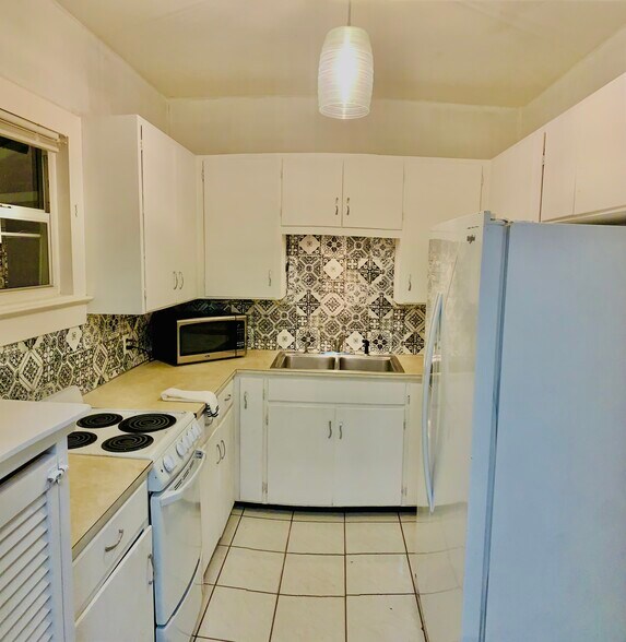 Building Photo - 1108 22nd St W