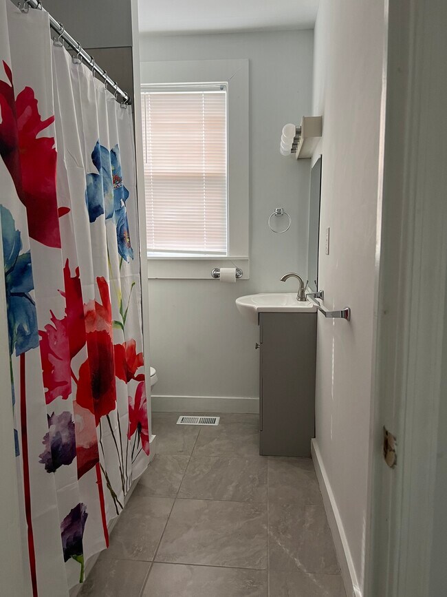 Building Photo - 4225 Ivanhoe Ave