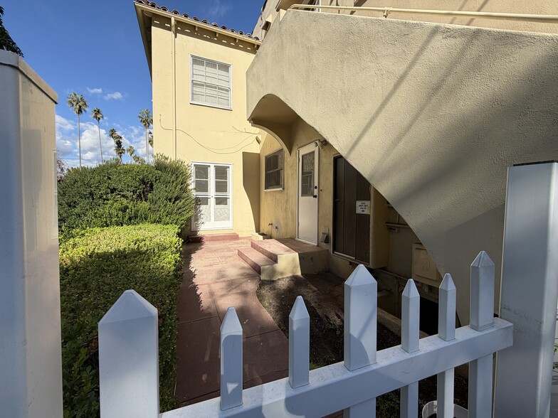 Building Photo - 1156 E Orange Grove Blvd