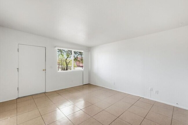 Building Photo - Bright 3-Bed Tucson Rental Home with Expansive Fenced Backyard Near U of A