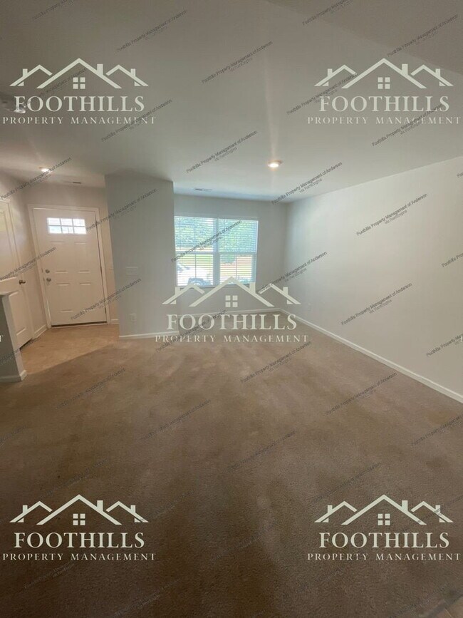 Building Photo - 103 Nicklaus Dr