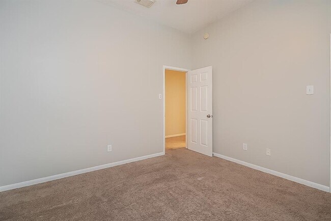 Building Photo - 111 N Rambling Ridge Pl