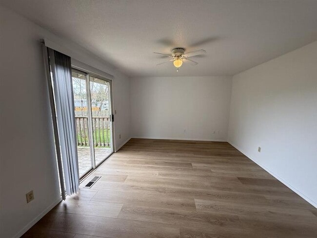 Building Photo - 16055 SW Theresa Ct