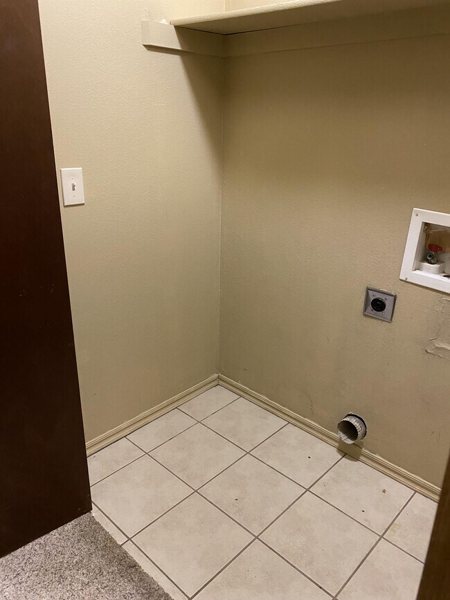 Building Photo - 1402 SW 23rd St