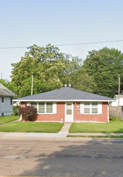 Primary Photo - 2902-2904 W Main St
