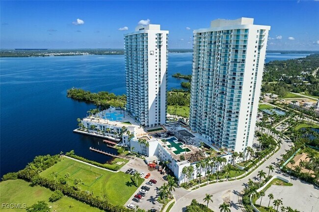 Building Photo - 3000 Oasis Grand Blvd