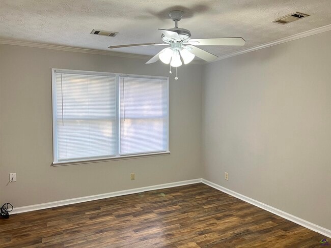 Building Photo - 122 N Springs Ct