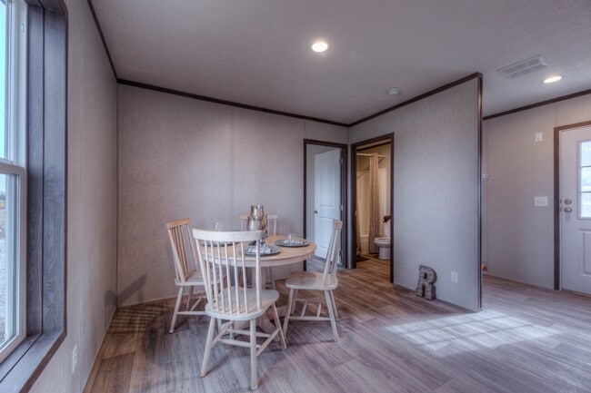 Building Photo - 6658 Bratton Rd