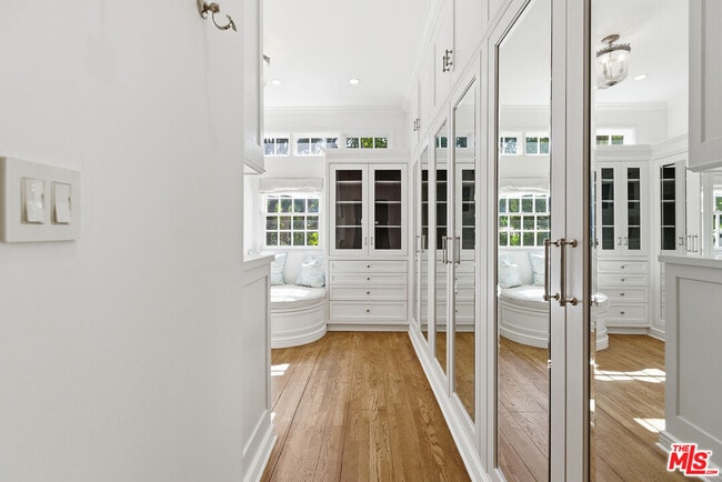 Building Photo - 9305 Hazen Dr