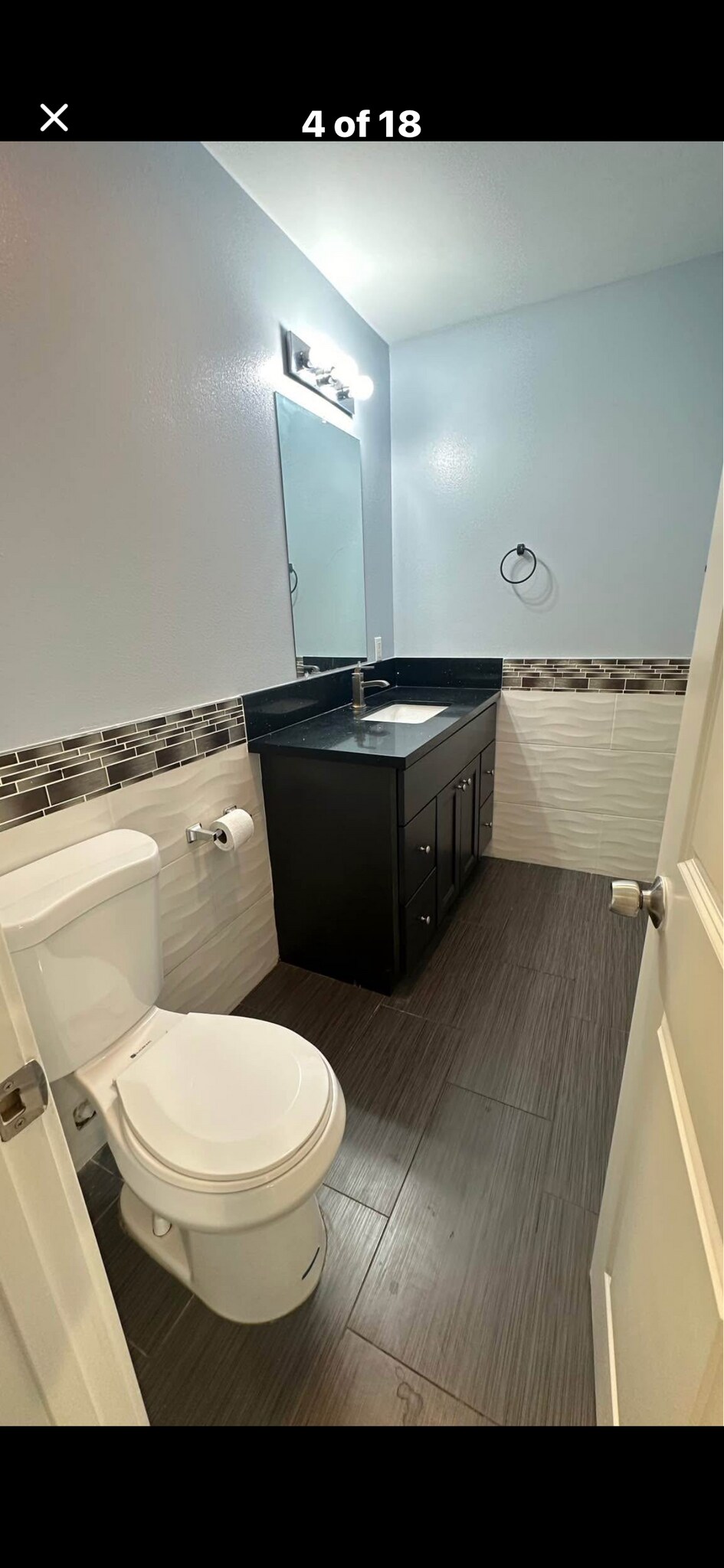 Half bathroom - 426 N Parkside Dr