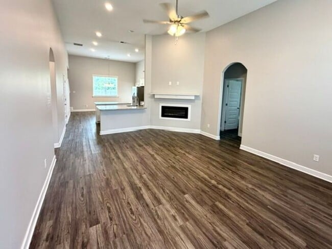 Building Photo - Now Leasing a 5 bedroom 3 bath home in Millington