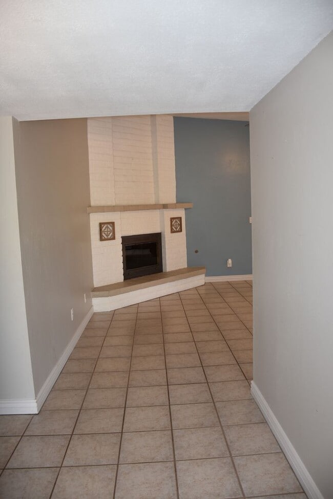 Building Photo - Great home in Mature Neighborhood