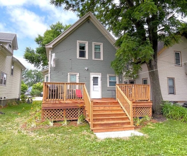 Building Photo - 111 S Randall Ave