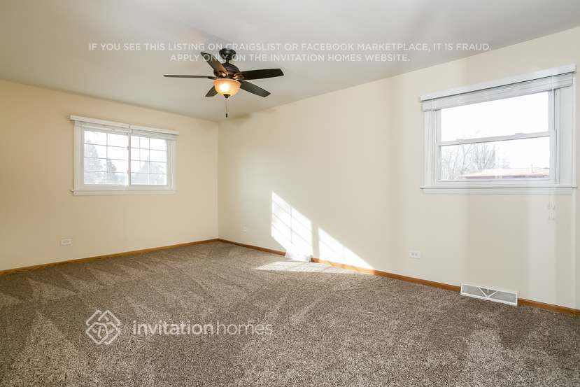 Building Photo - 1035 Iowa St