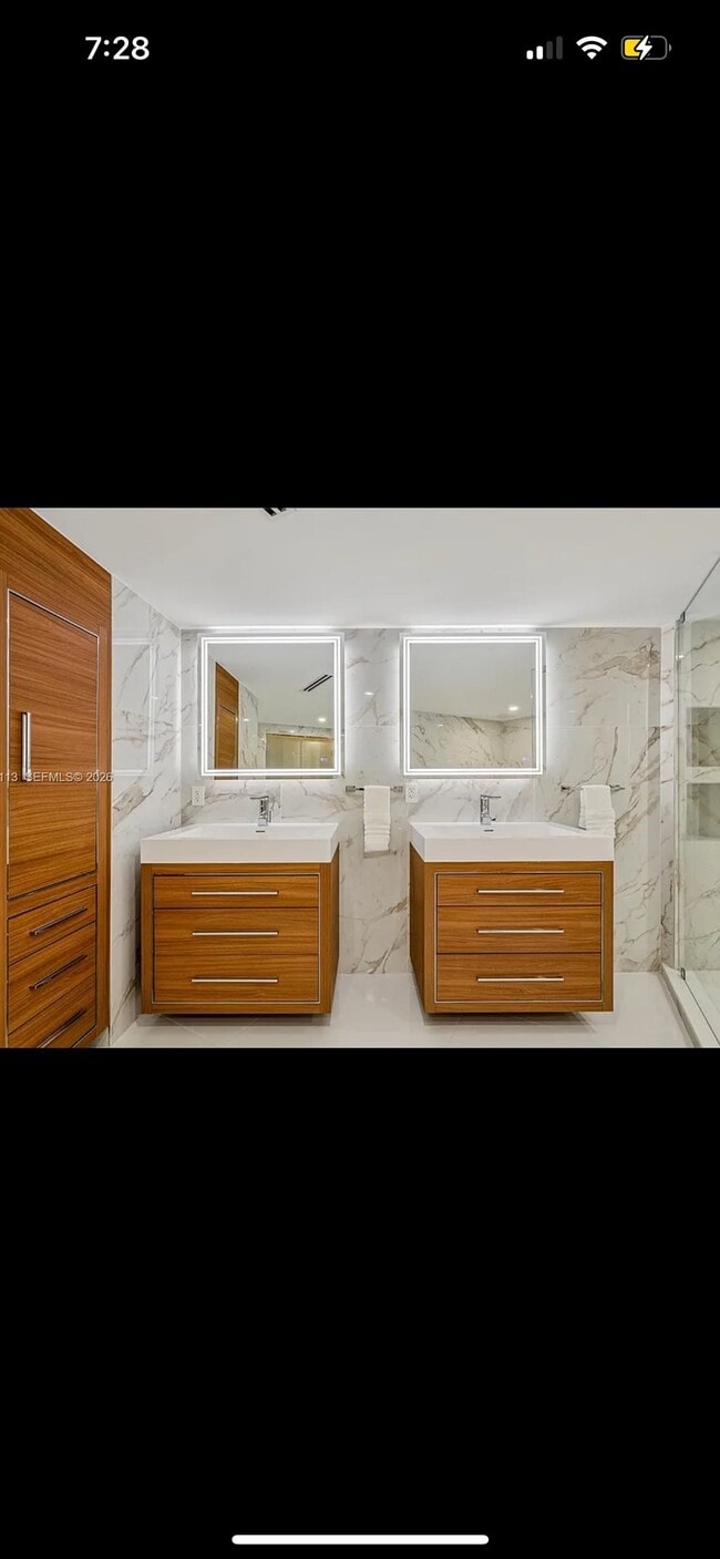 Building Photo - 5660 Collins Ave