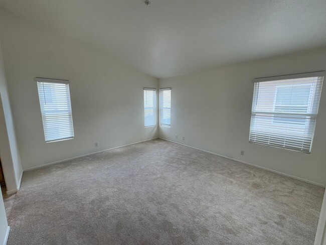 Building Photo - 3 bedroom -2.5 bathroom House