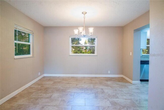 Building Photo - 2074 Greenbriar Blvd
