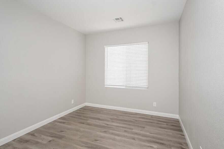 Building Photo - 10611 Allegrini Dr