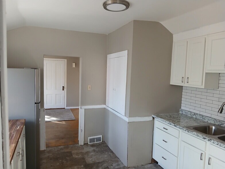 Building Photo - 612 W Laurel St