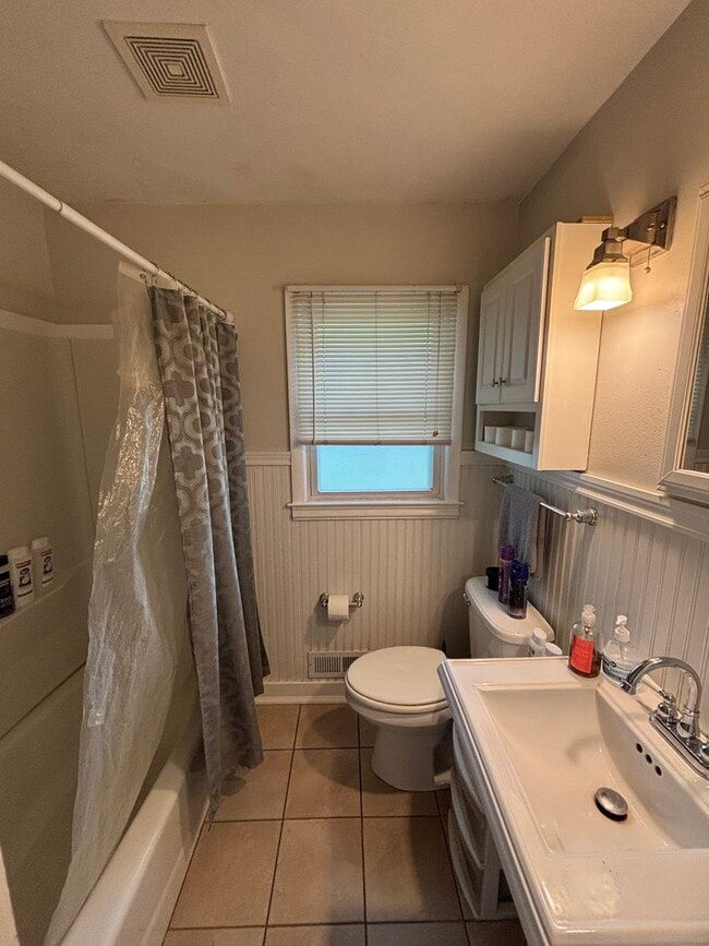 Building Photo - Spacious 3-Bedroom Home in Timmerman West,...