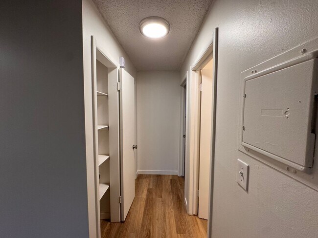 Building Photo - DESIRABLE MILLWOOD NEIGHBORHOOD ON TREE LINED STREET