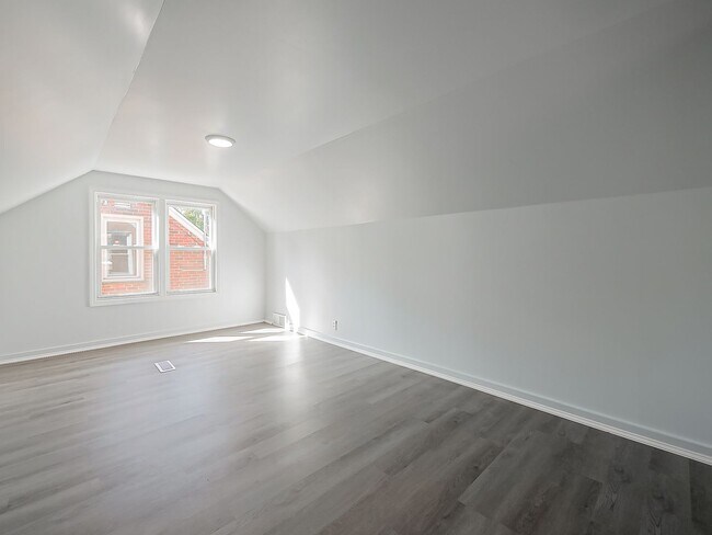 Building Photo - 127 Auburn St