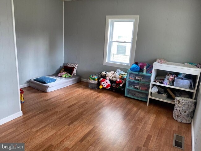 Building Photo - 359 W Main St