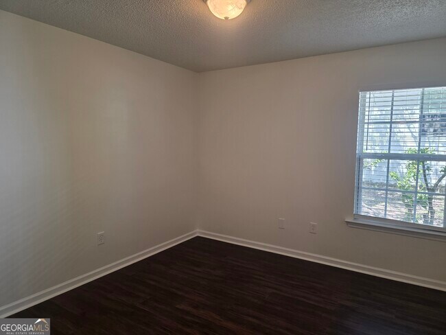 Building Photo - 434 Roberts Way