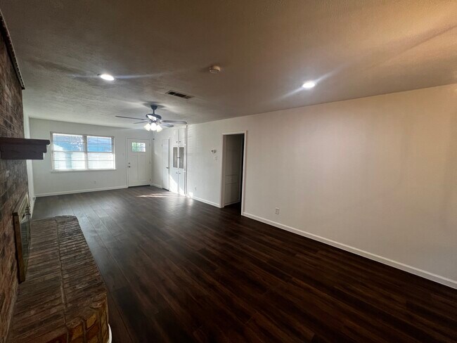 Building Photo - 321 Lena Ln